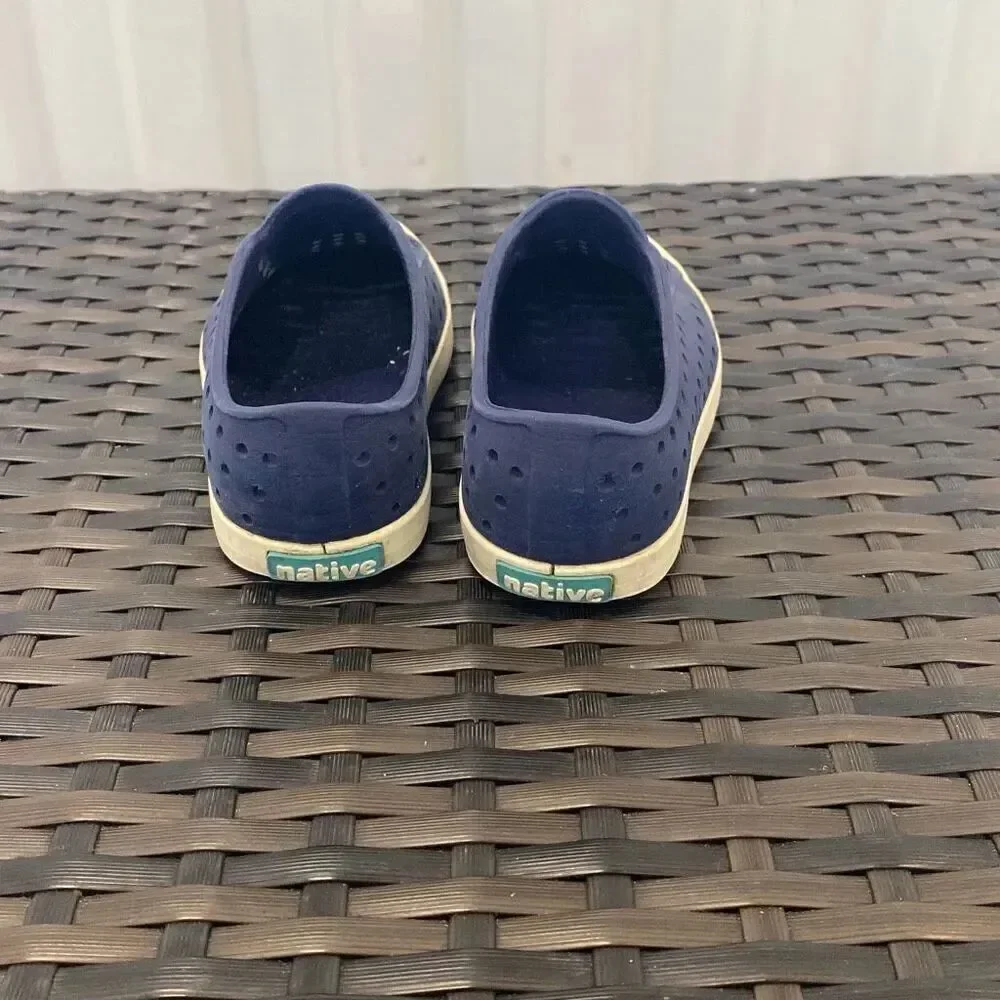 Native Jeffersons kid size 9